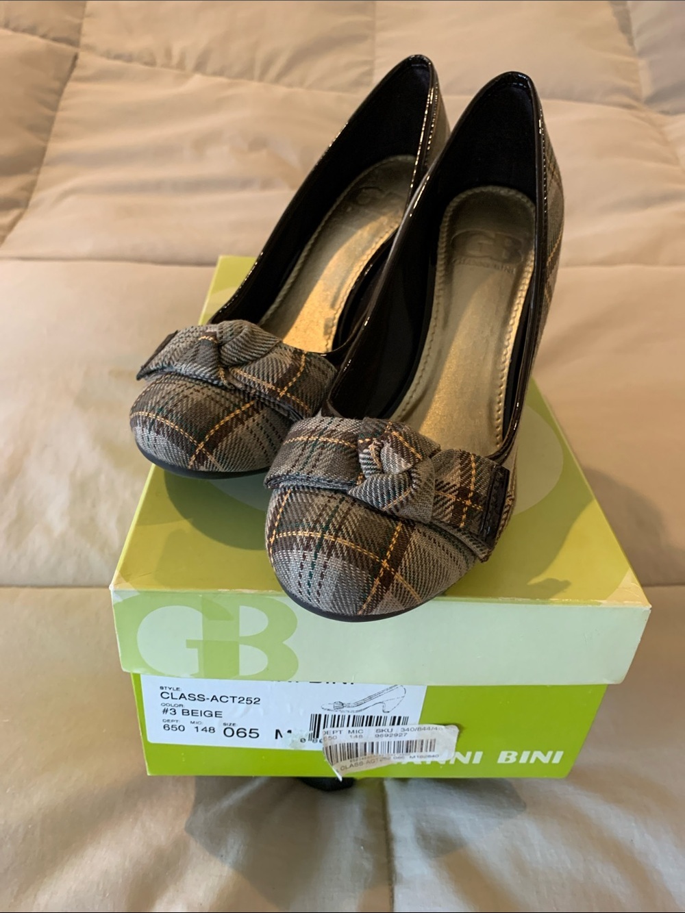 NIB Gianni Bini Beige Plaid Bow Women's Pumps US 6.5 Medium